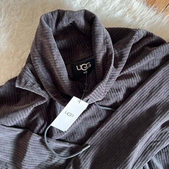 NWT 🖤UGG🖤 RTW pullover top - Picture 8 of 16